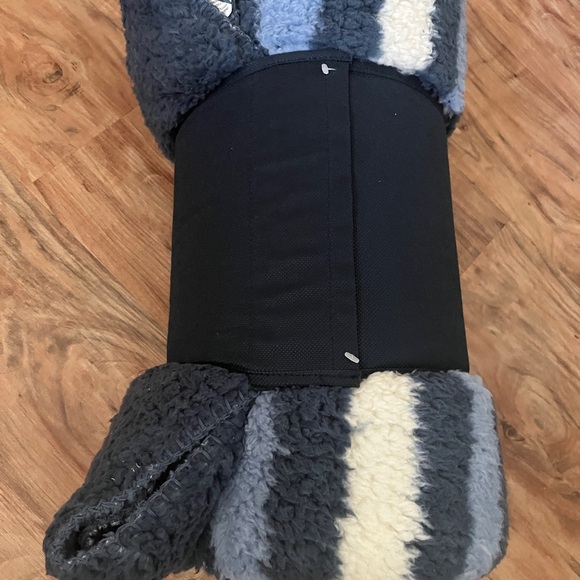 Sherpa Fleece Blanket PENDLETON , Twin Blanket
66x92 inch
100% Polyester - Picture 4 of 4